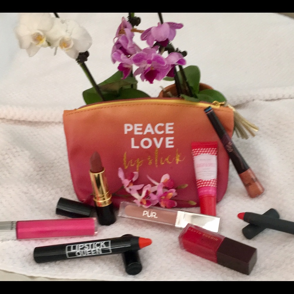 peace, ❤️ & 👄. 8 high end lipsticks & Gloss & bag